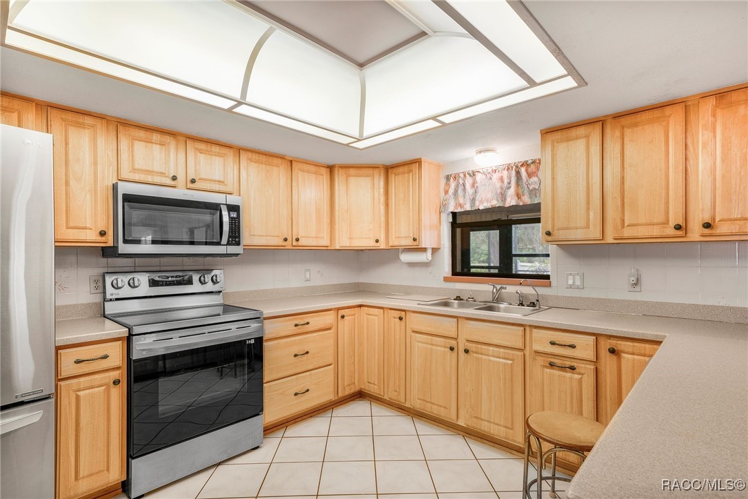 23 Grouse Lane, Levittown, New York image 15