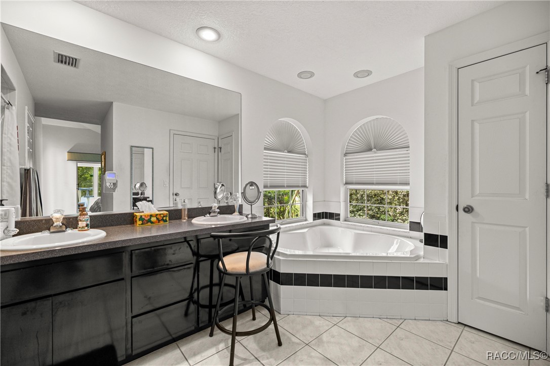 645 N Country Club Drive, Crystal River, New York image 19