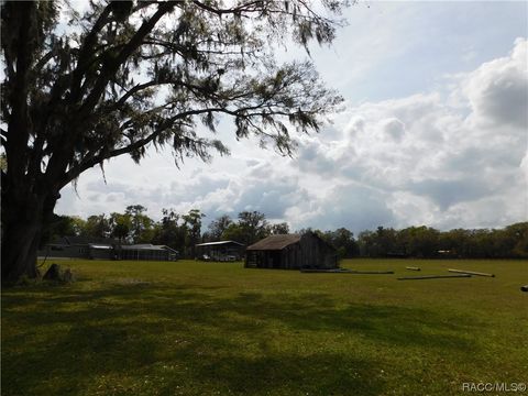 A home in Floral City