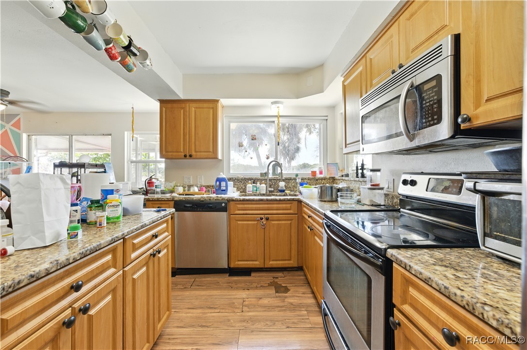 577 Waterfall Drive, Spring Hill, New York image 24