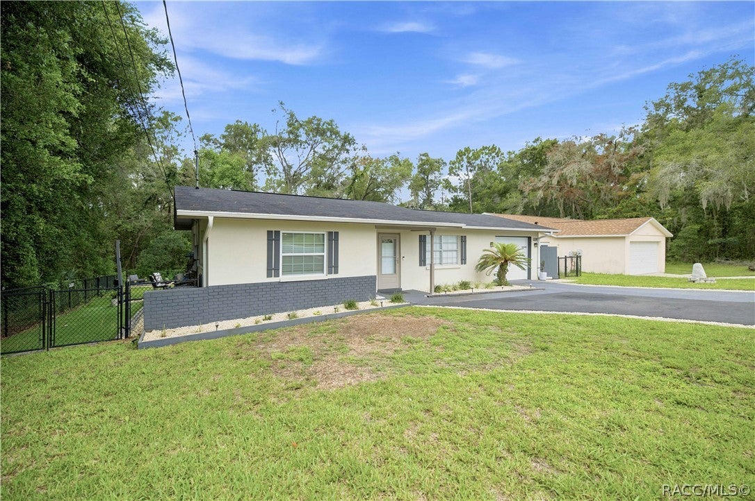 221 E Inverness Boulevard