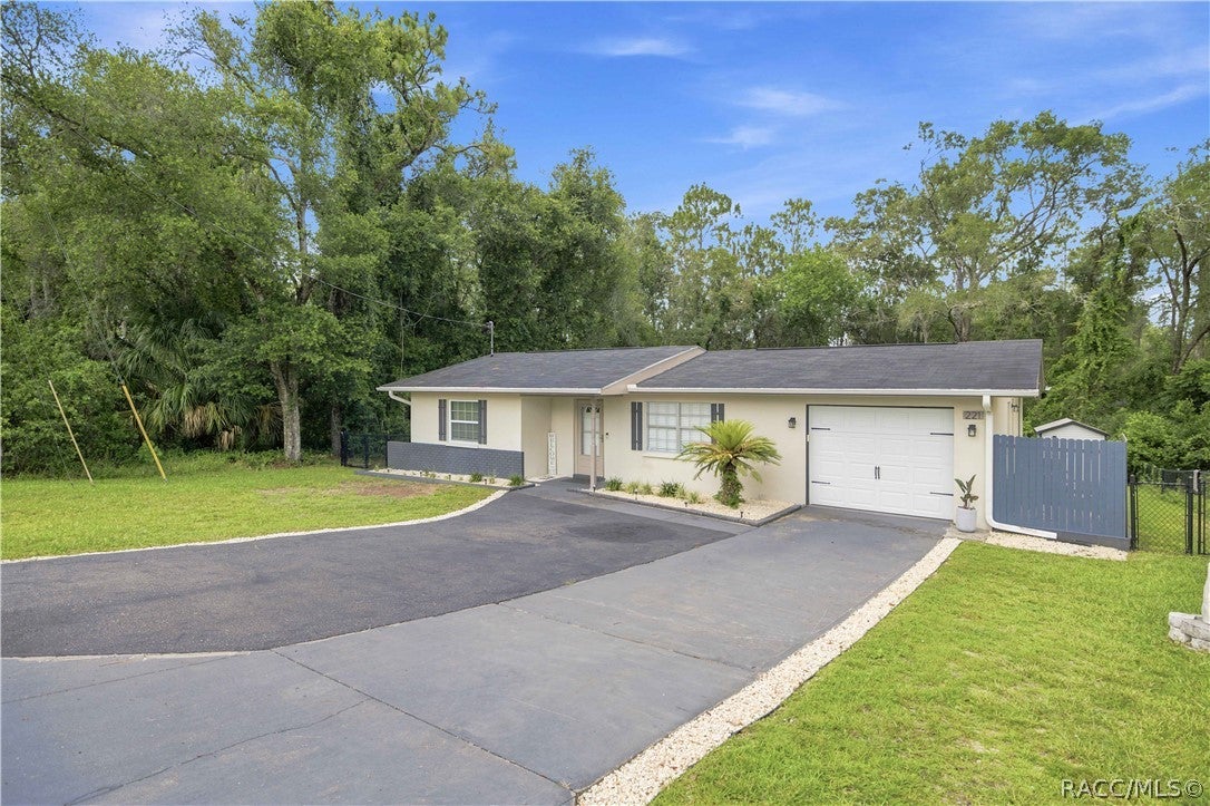 221 E Inverness Boulevard
