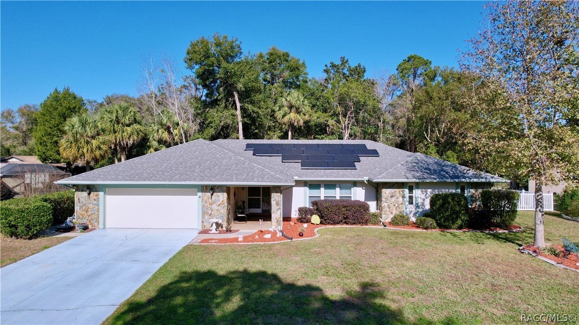 4 HEMLOCK Court E