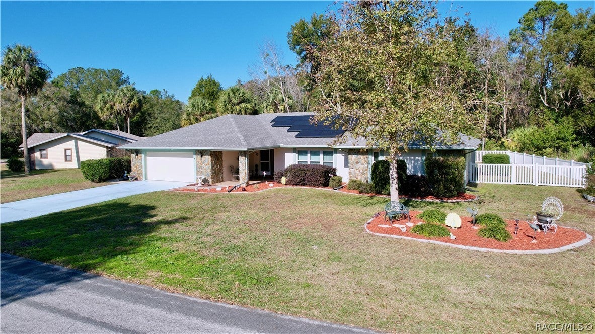 4 HEMLOCK Court E