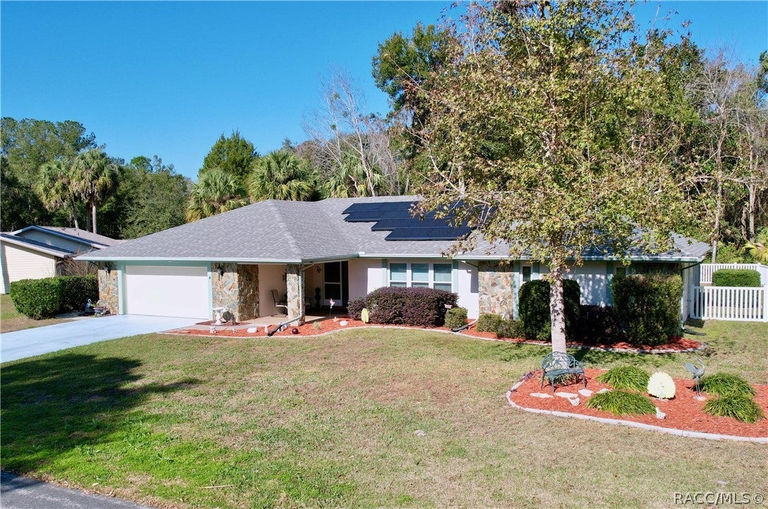 4 HEMLOCK Court E