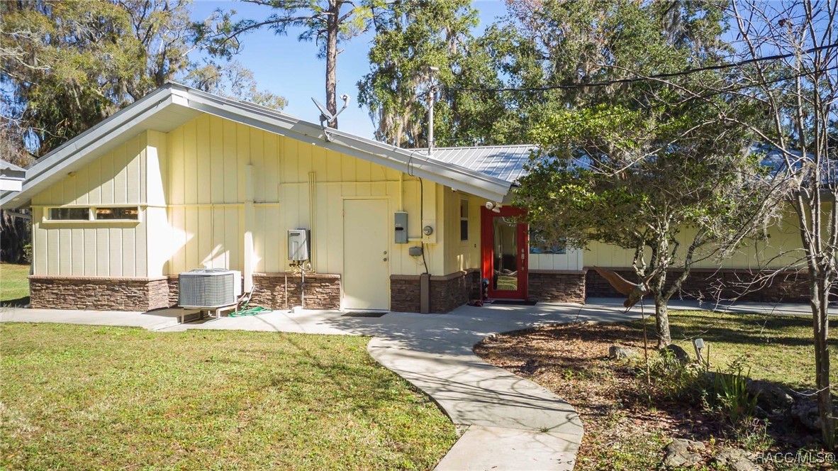 11371 N Honey Jordan Point