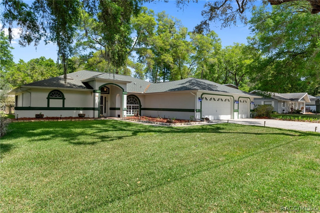 310 W Inverness Boulevard