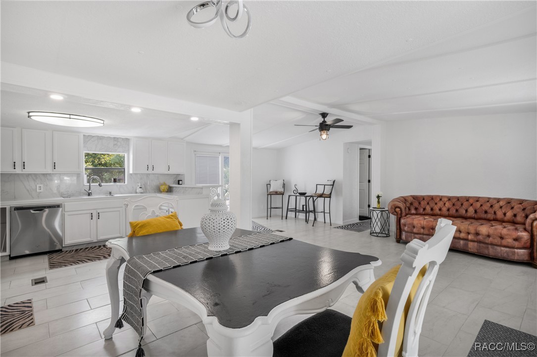 8356 W Tawny Rose Lane, Crystal River, New York image 4