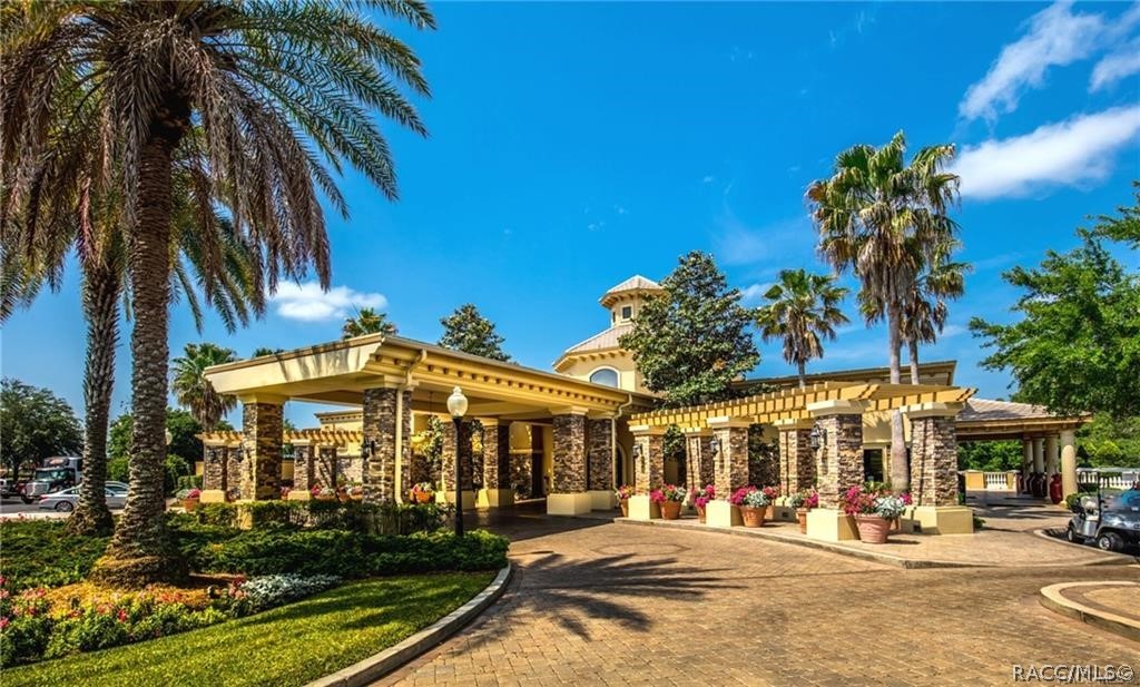 3076 N Clements Avenue