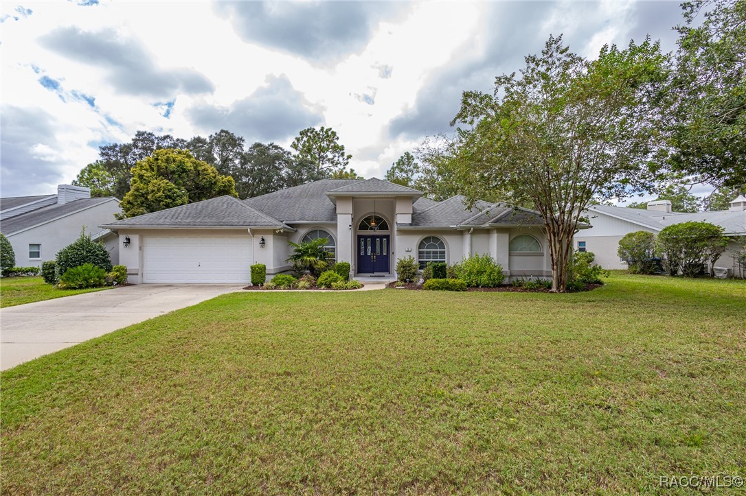 2 Spruce Pine Court N