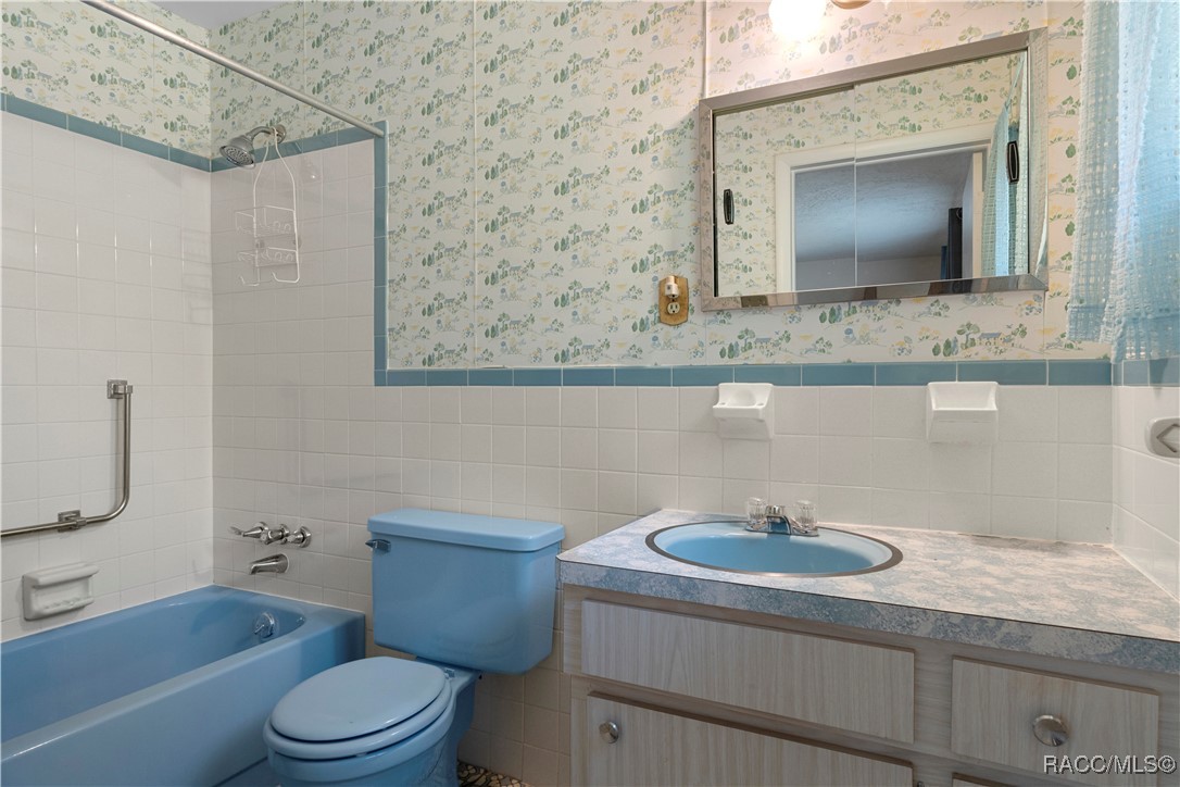 80 Roosevelt Boulevard, Beverly Hills, New York image 33