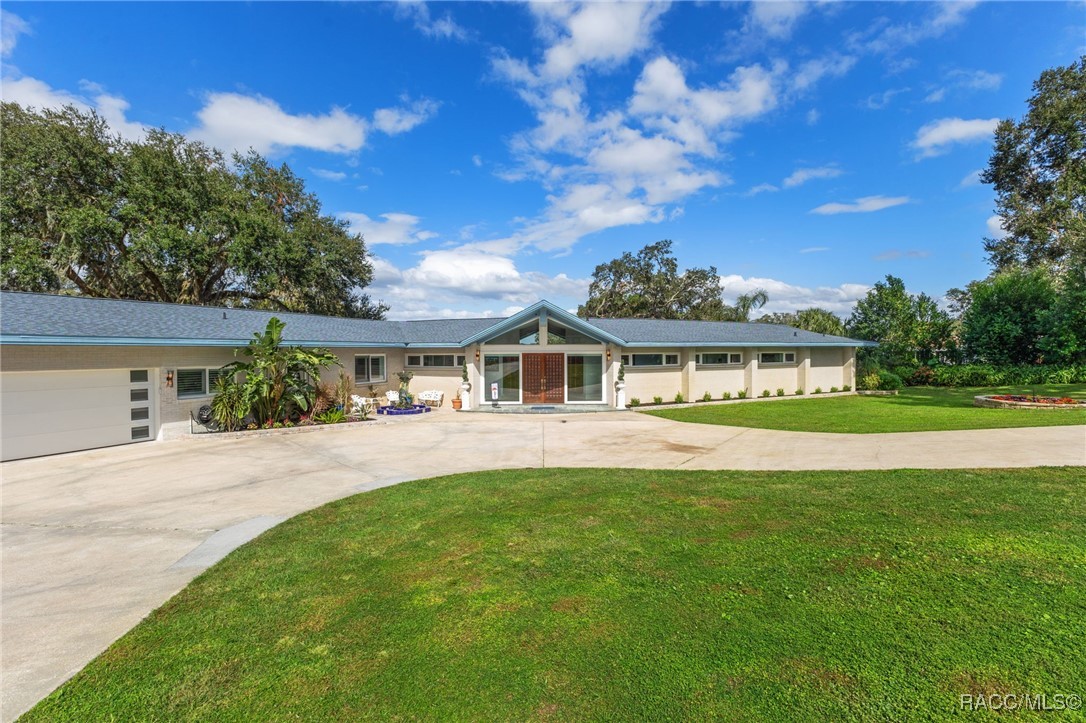 8711 E Cresco Lane
