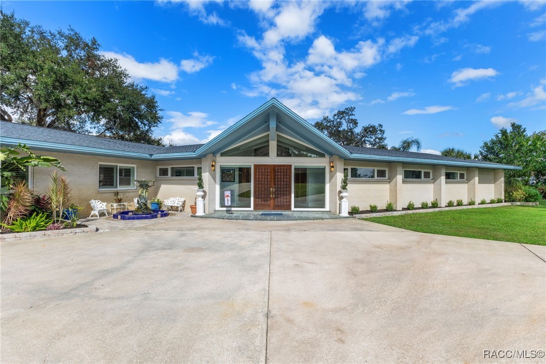 8711 E Cresco Lane
