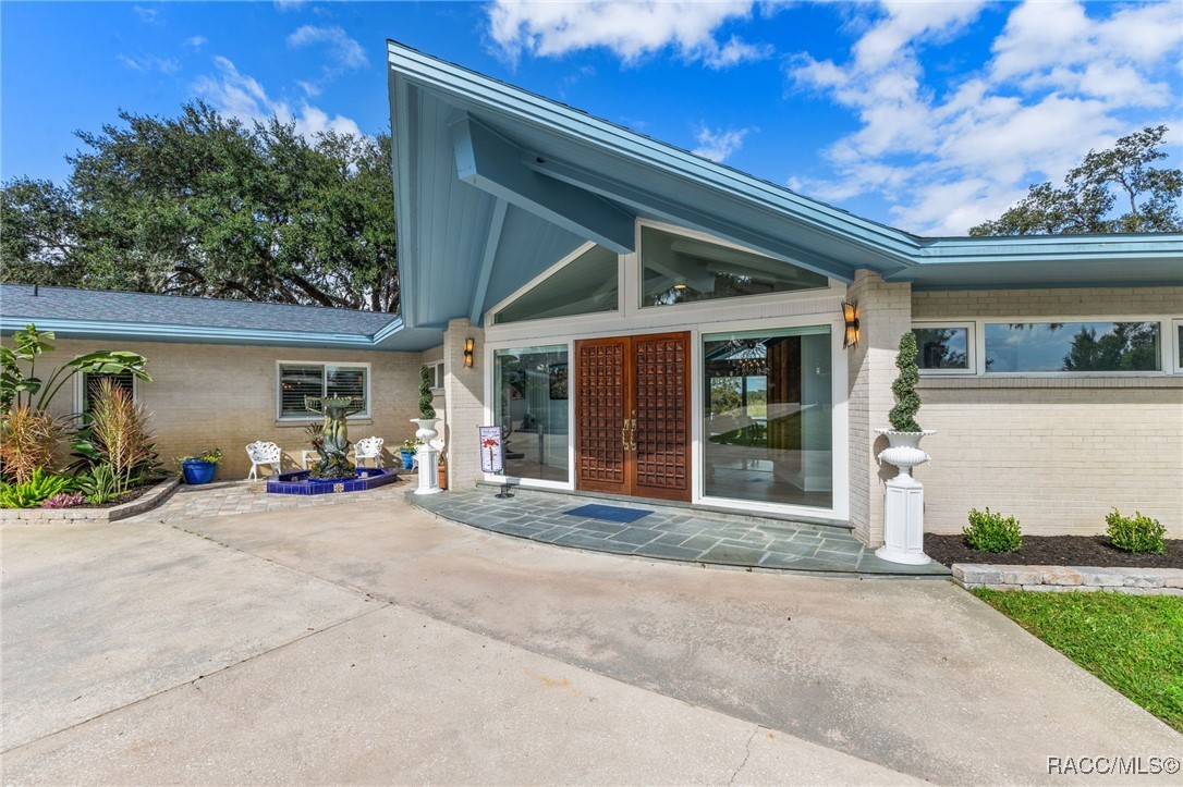 8711 E Cresco Lane