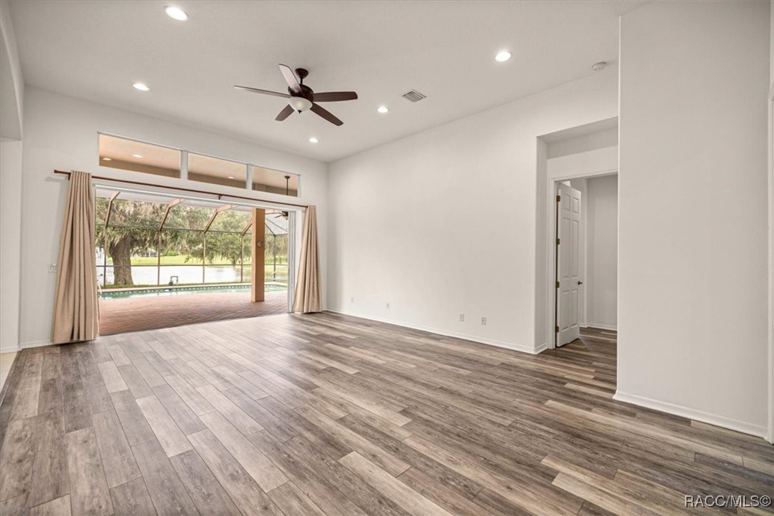 1125 W Beagle Run Loop