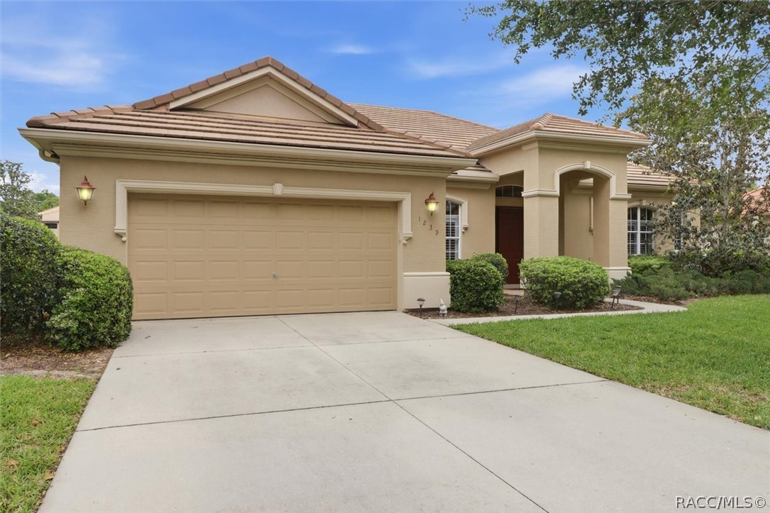 1239 W Beagle Run Loop