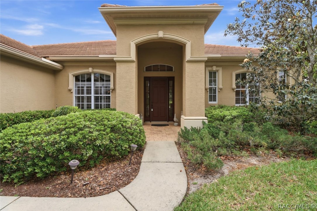 1239 W Beagle Run Loop