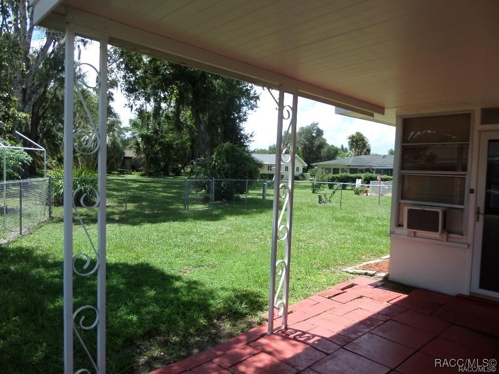 9529 E Village Green Circle, Inverness, Florida image 13