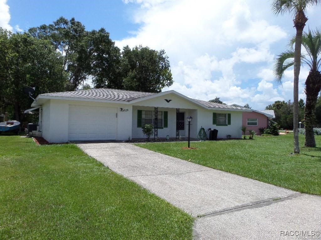 9529 E Village Green Circle, Inverness, Florida image 1