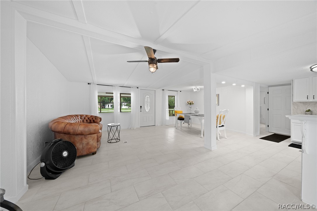 8356 W Tawny Rose Lane, Crystal River, Florida image 9