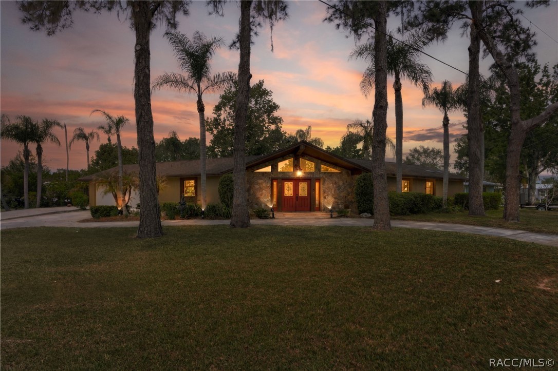 239 SE Paradise Point Road