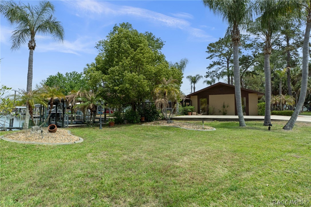 239 SE Paradise Point Road