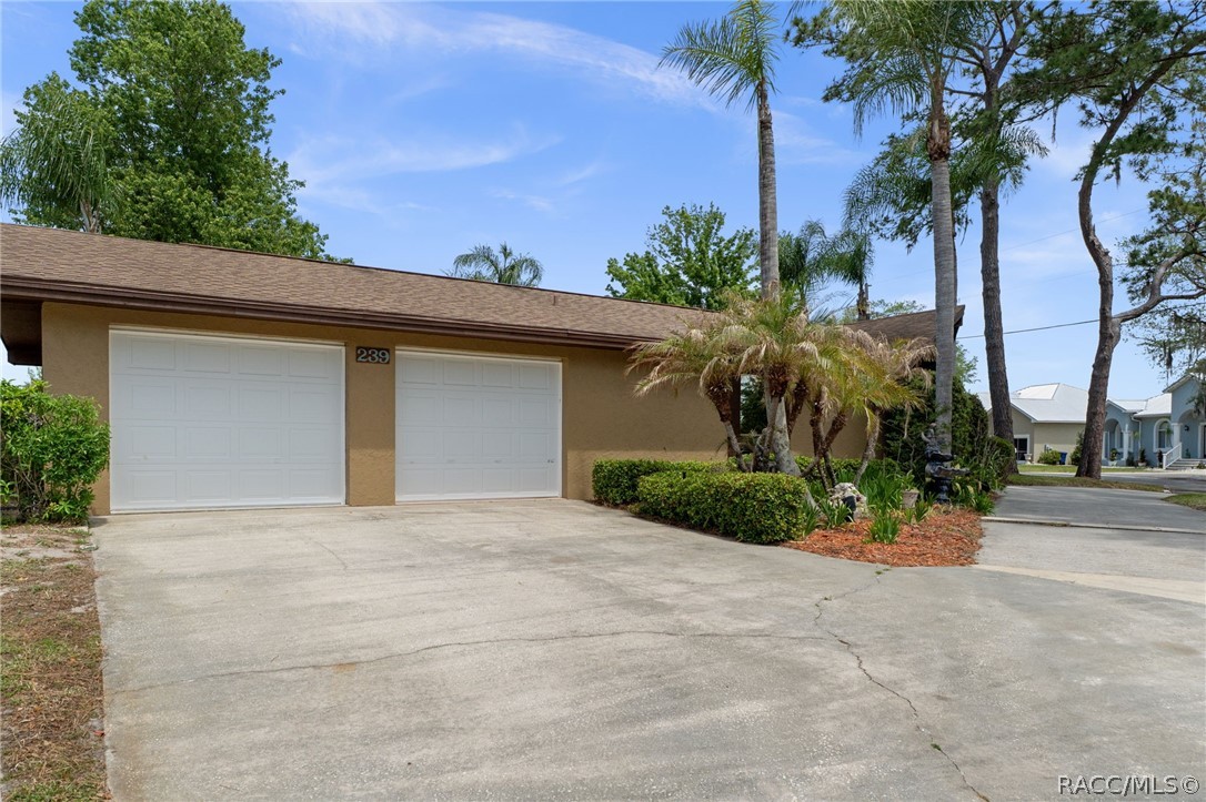 239 SE Paradise Point Road