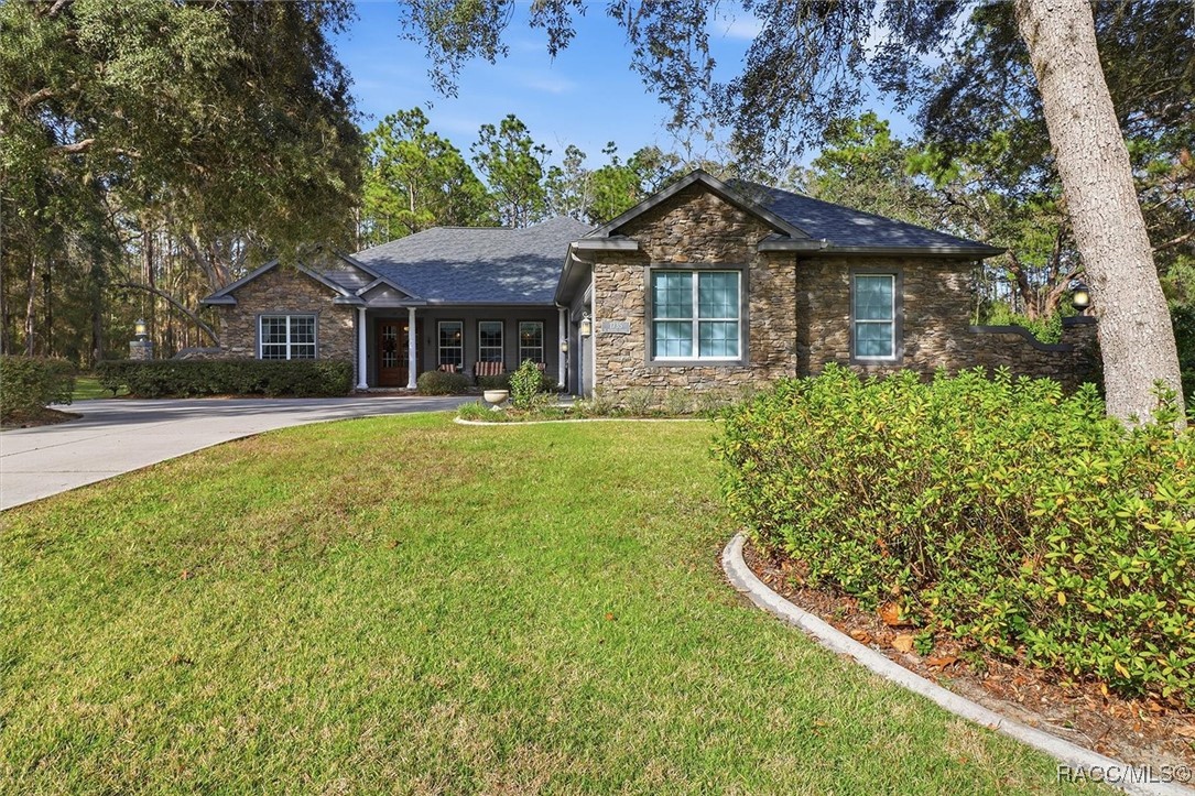 1735 W Redding Street