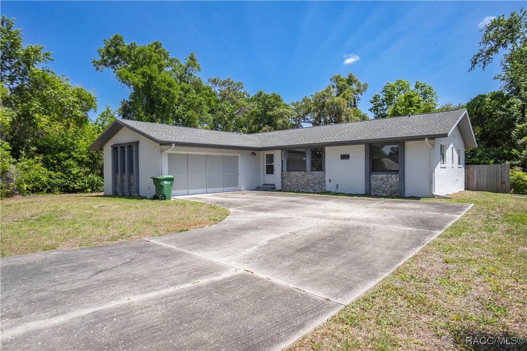 1104 Trailridge Avenue, Inverness, Florida image 2