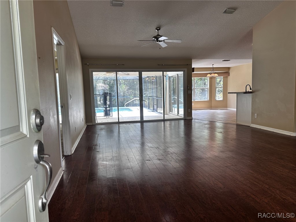 4581 N Rushmore Loop, Beverly Hills, New York image 6