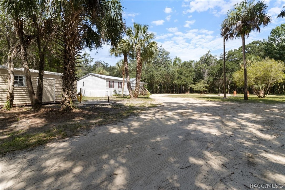 5011 SE 193rd Place, Inglis, Florida image 7