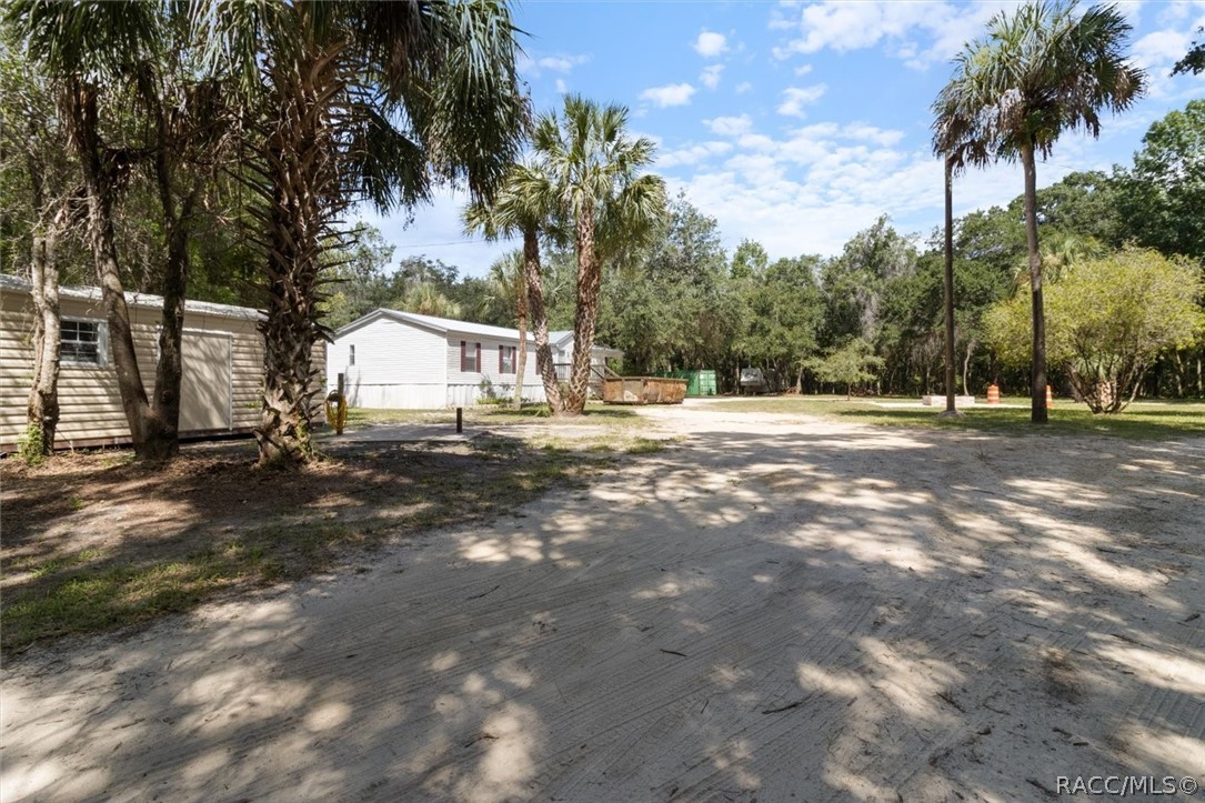 5011 SE 193rd Place, Inglis, Florida image 6