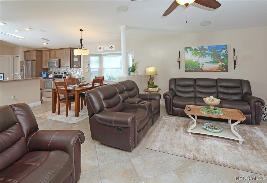 2101 N Brentwood Circle