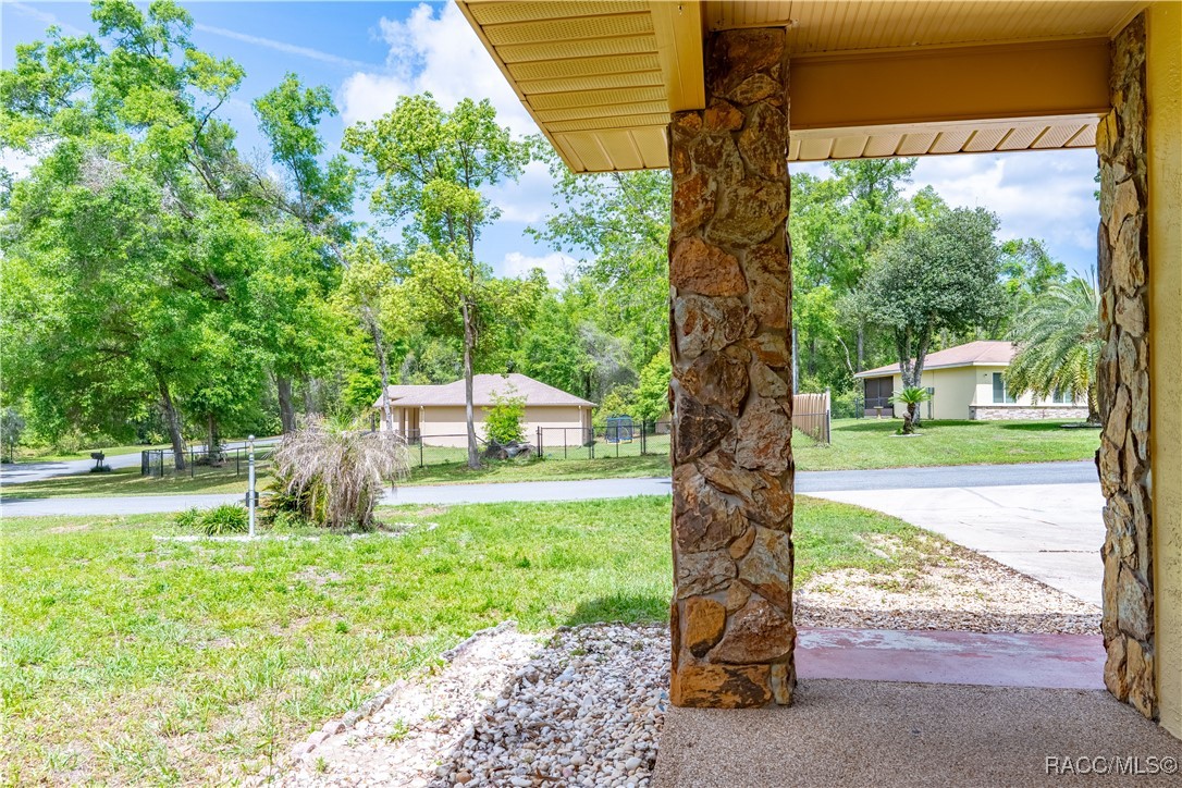 2280 W Tee Circle, Citrus Springs, Florida image 4