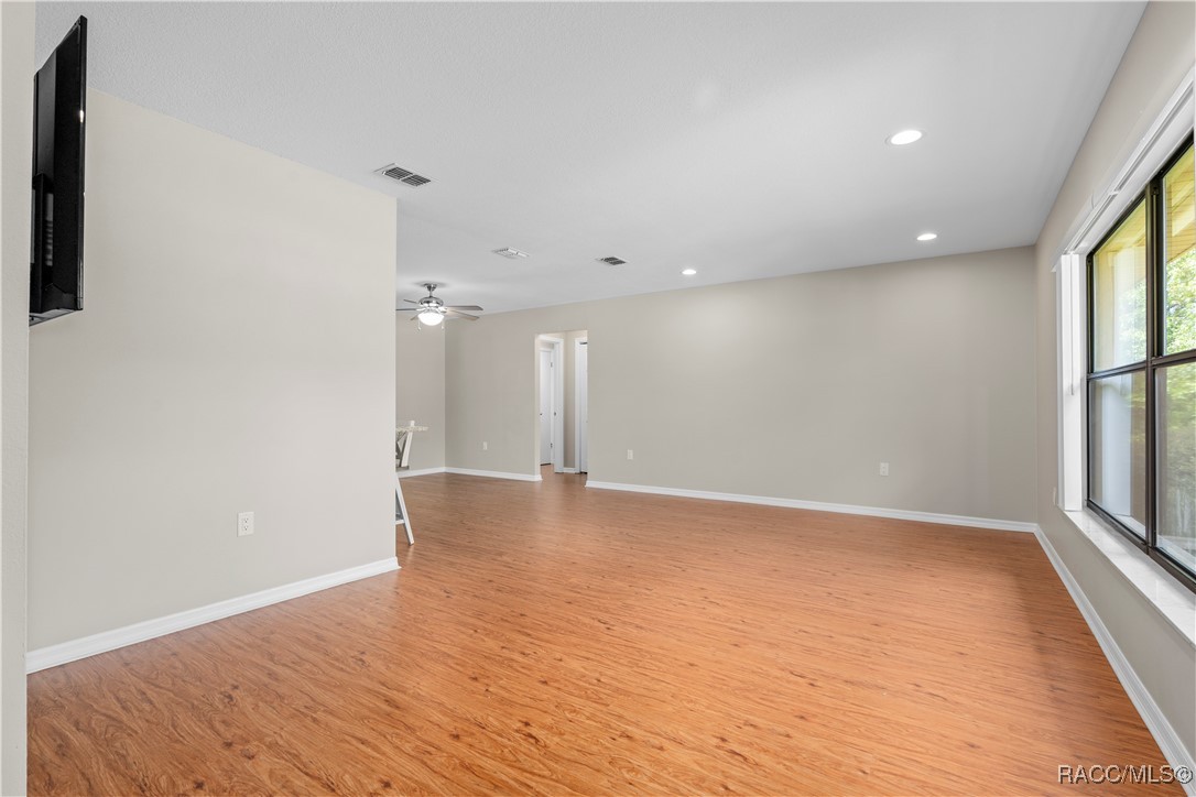 2280 W Tee Circle, Citrus Springs, Florida image 6