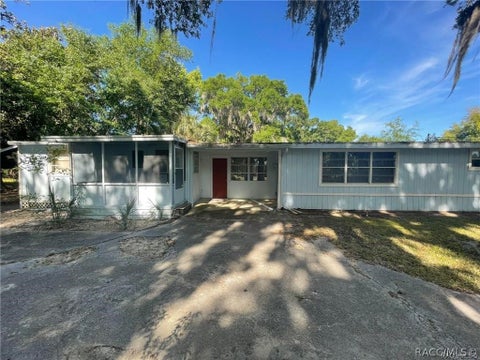 Homes For Sale - 120 NW Magnolia Circle<br/> Crystal River, FL 34428