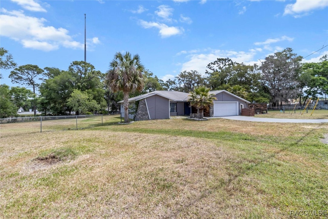 722 Nola Street, Inverness, Florida image 2