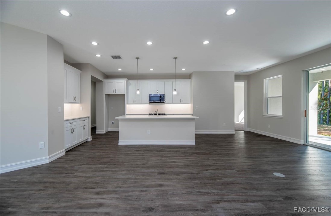 5659 N Carnation Drive, Beverly Hills, New York image 11