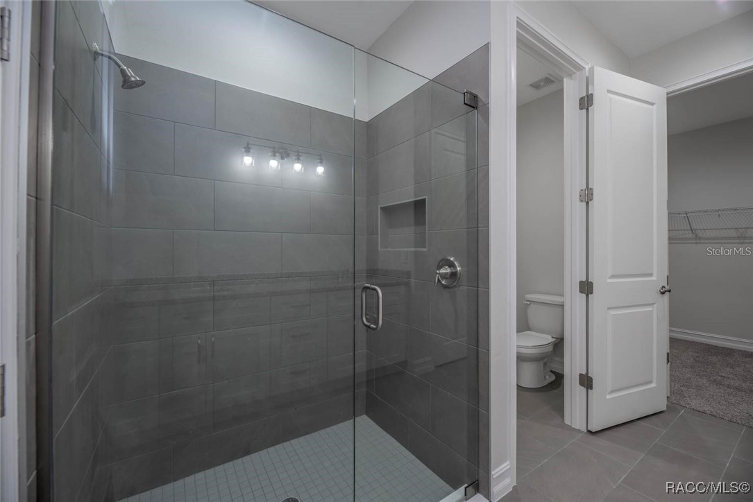 5659 N Carnation Drive, Beverly Hills, New York image 12