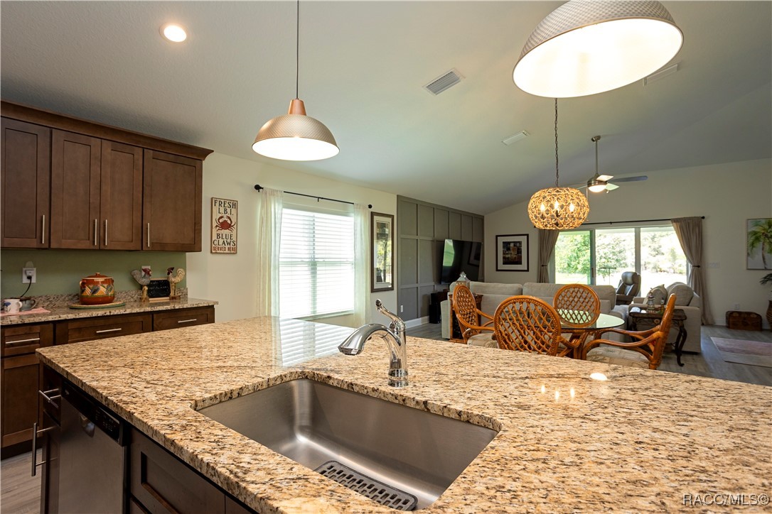 539 W Back Nine Circle, Beverly Hills, Florida image 17