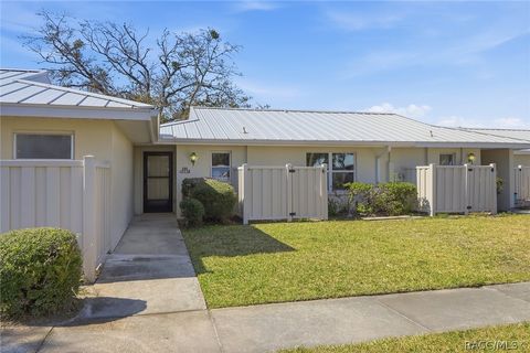 Condo For Sale - 11597 W Kingfisher Court<br/> Crystal River, FL 34429