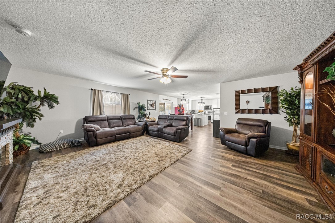 7185 N Farmington Terrace