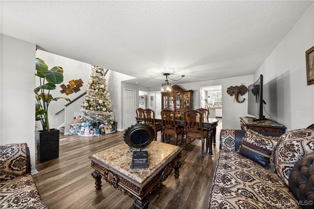 7185 N Farmington Terrace