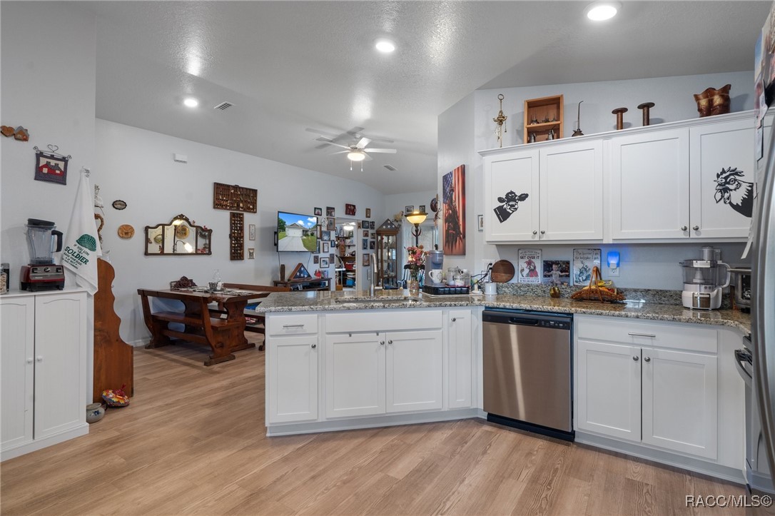 10541 S Drew Bryant Circle, Floral City, New York image 6