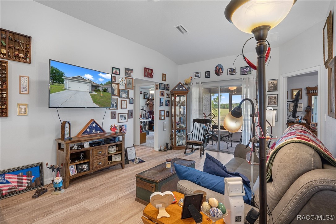 10541 S Drew Bryant Circle, Floral City, New York image 12