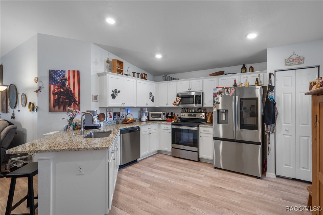 10541 S Drew Bryant Circle, Floral City, New York image 7
