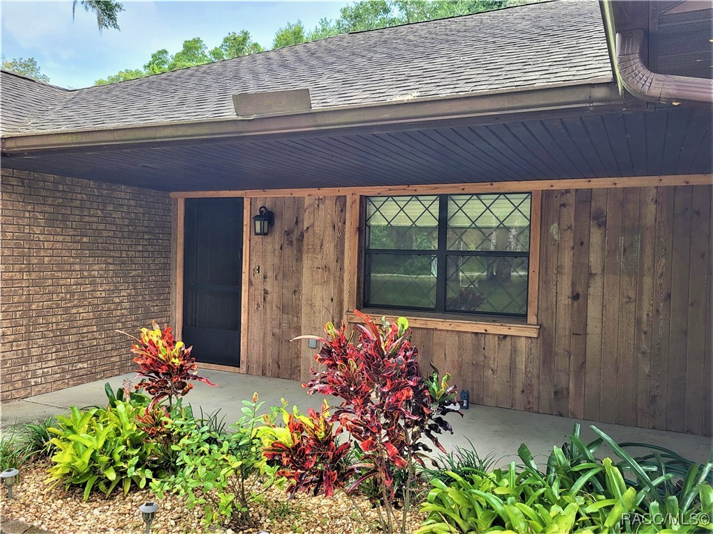 8521 E Henderson Trail