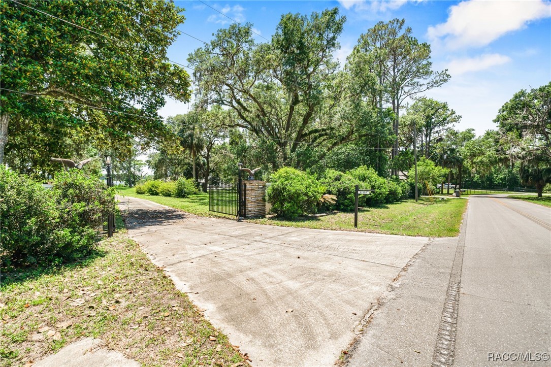 11350 SE 203rd Place, Inglis, Florida image 2