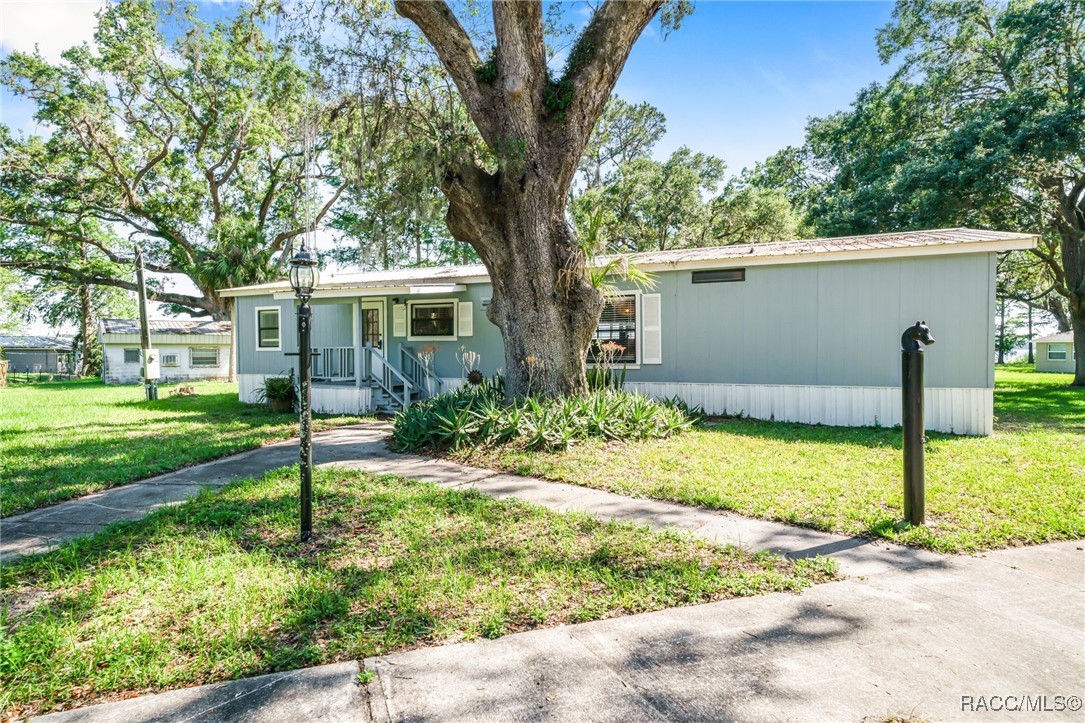 11350 SE 203rd Place, Inglis, Florida image 7
