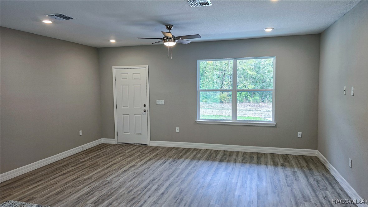 10624 N Didiscus Drive, Citrus Springs, Florida image 2